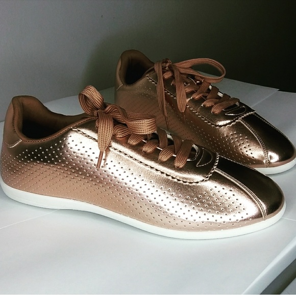 🆕//The Blair// Rose Gold lace up Sneaker - Picture 2 of 4